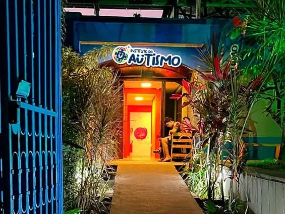Fachada da unidade Poço da Panela do Instituto do Autismo em Recife